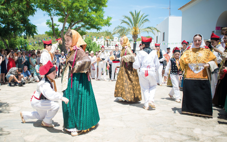 local dancing in ibiza