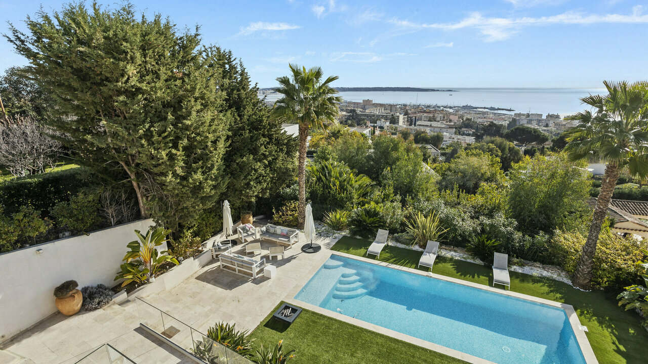 Photo of Luxurious artistic 4 bedroom villa with views of Cannes bay