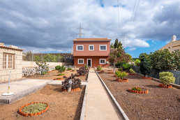 Los Cristianos accommodation villas for sale in Los Cristianos apartments to buy in Los Cristianos holiday homes to buy in Los Cristianos